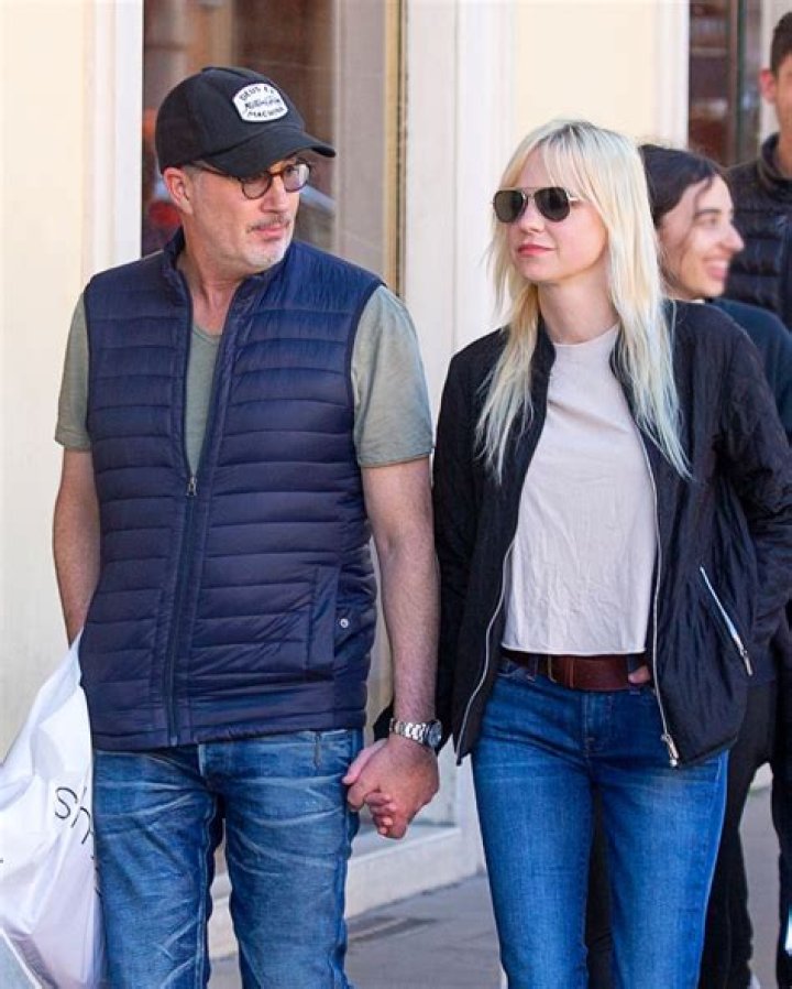 Exploring the Relationship Between Anna Faris and Michael Barrett: A Journey of Love and Partnership