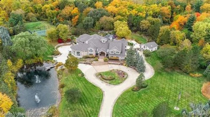 Eminem's Mansion: A Glimpse into the Life of the Rap Icon