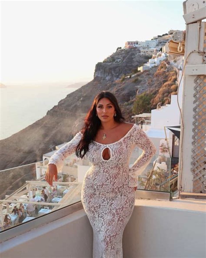 Discover the Enchanting World of Erifili Sfakianakis Country