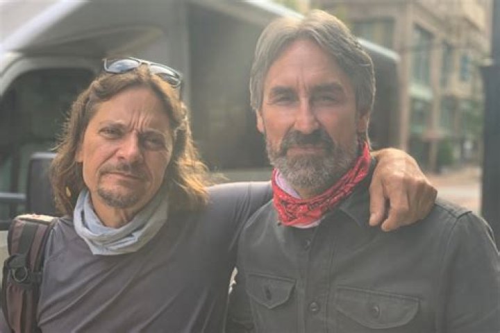 How Did Jersey Jon Lose His Leg on American Pickers? A Comprehensive Exploration