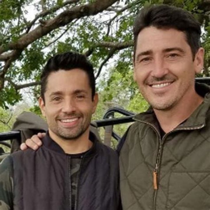 Understanding the Family Background of Jon and Jordan Knight: Insights into Their Parents