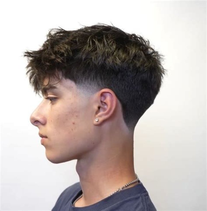 Low Taper Fade with Textured Fringe: The Ultimate Guide for a Modern Hairstyle