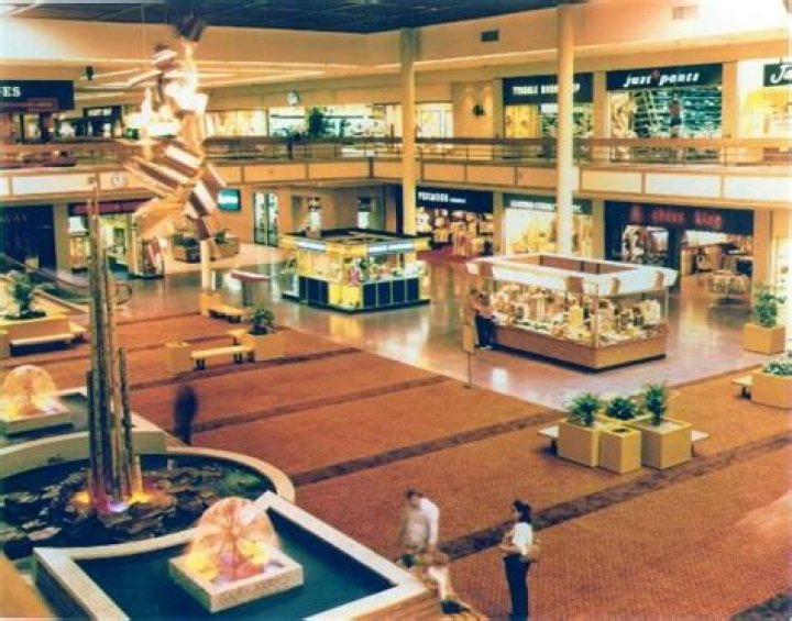 Waukegan Shopping Mall: A Premier Destination for Retail Therapy